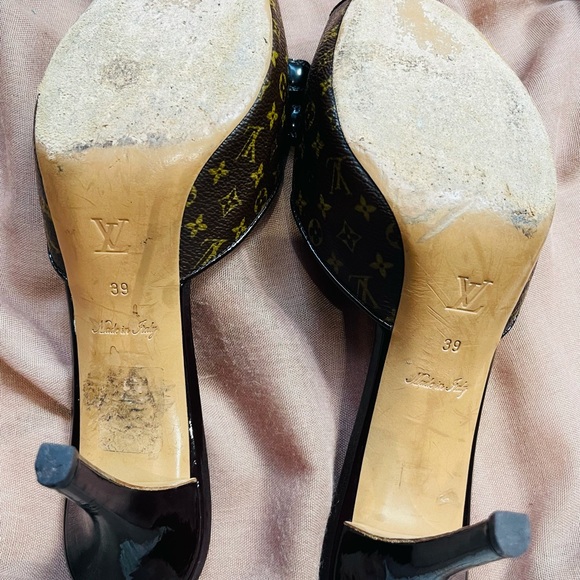 Louis Vuitton Canvas Printed Slide - Picture 5 of 9